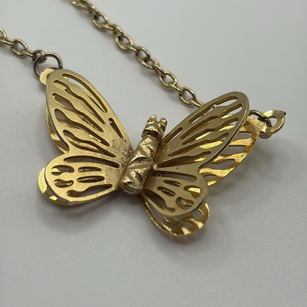 Vintage 80’s Gold Butterfly Pendant Necklace 15” - Picture 6 of 8